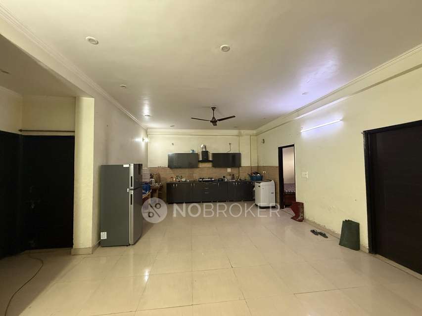 Single Room for Female In 4 BHK  In B Block, Noida In Sector 48