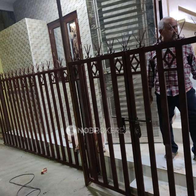 2 BHK Flat In Appartmnt  For Sale  In Paschim Puri