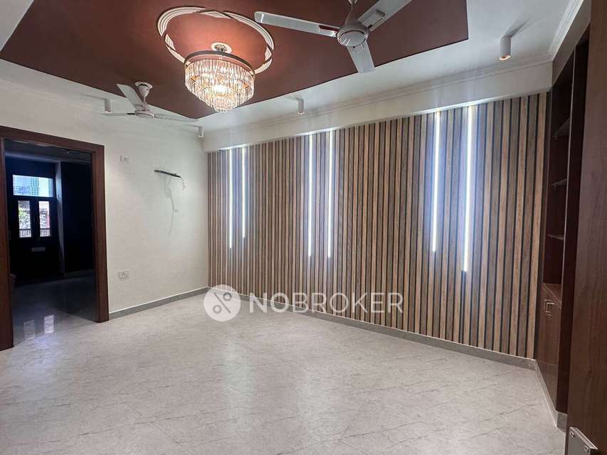 4+ BHK Flat For Sale  In Pratap Vihar