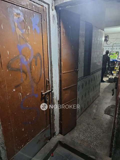 Shop in Kotla Mubarakpur, Delhi for sale 