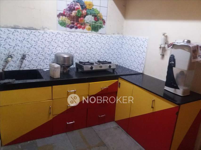 2 BHK Flat In Alfiya Manzil For Sale  In Ghorpade Peth