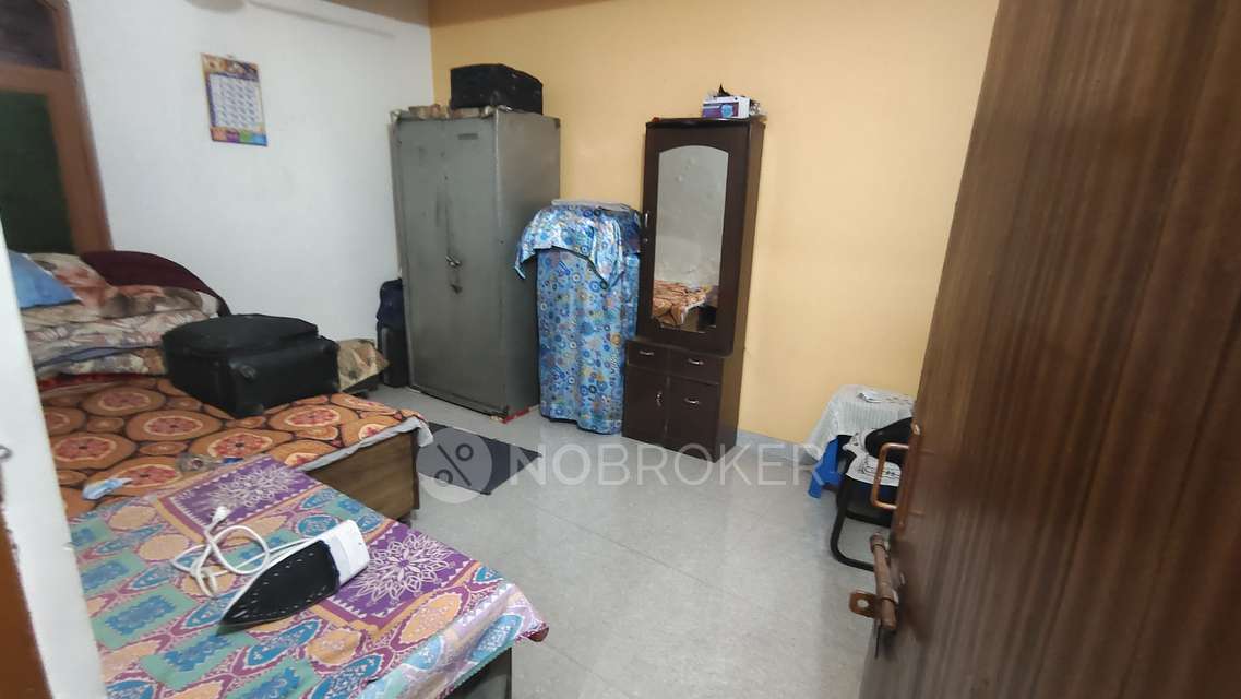 Showroom in Mandawali, Delhi for sale 