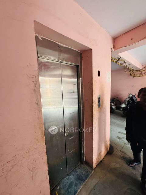 1 RK Flat In Marlin Tower For Sale  In Sector 4,