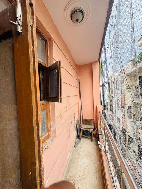 1 RK Flat In Marlin Tower For Sale  In Sector 4,