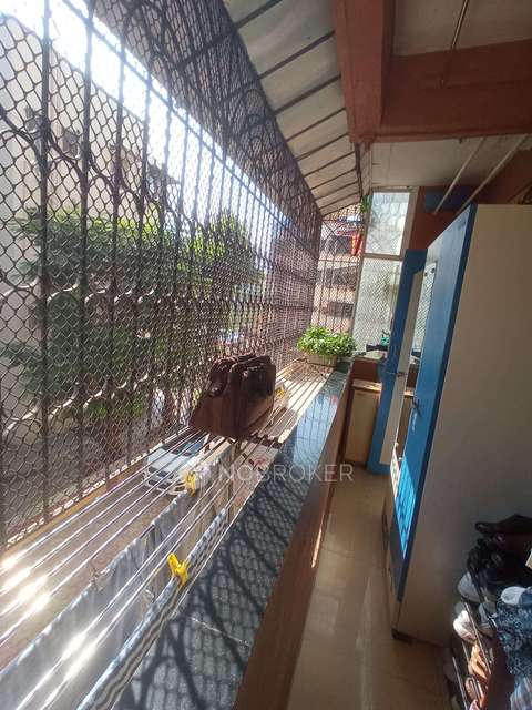 1 BHK Flat In Satyam Building For Sale  In Mulund Colony, Mulund West