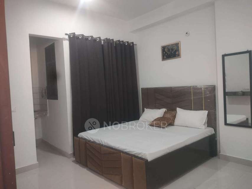 1 RK House for Rent  In Sector 52