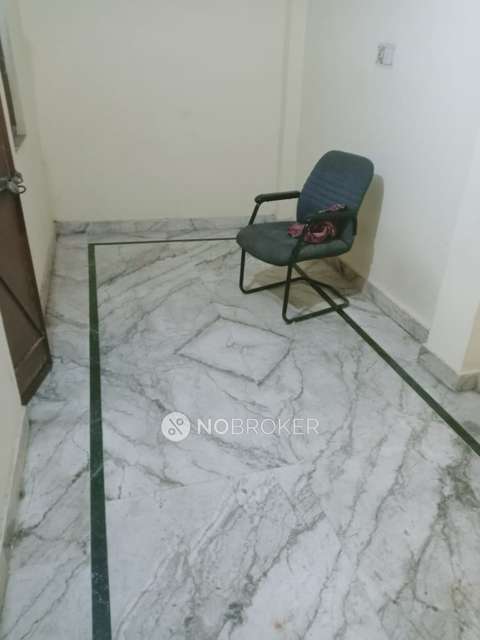 1 BHK Flat In Standalone Building  for Rent  In Mayur Vihar