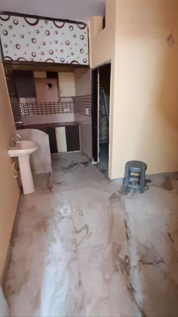 2 BHK Flat for Rent  In Azadpur