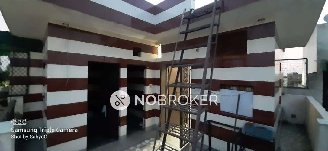 1 BHK Flat for Rent  In Azadpur