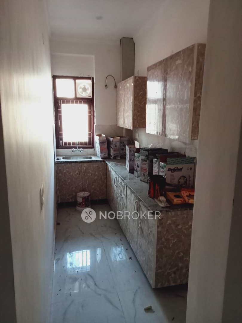 SATIJA Shivaji Nagar, Sector 11 Rent WITHOUT BROKERAGE Semifurnished