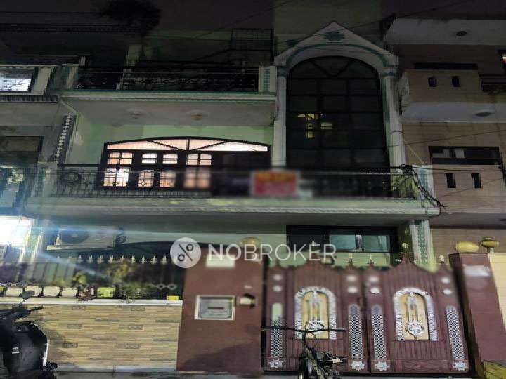 1 RK Flat In Standalone Building  for Rent  In Sector 40