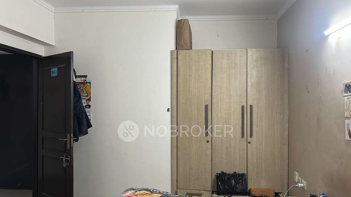 Single Room for Female In 3 BHK  In Sethi Max Royal In  Sector 76