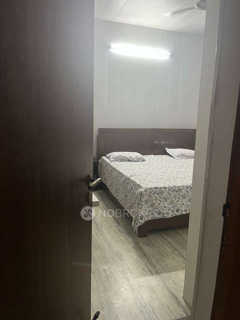 2 BHK Flat In Rajat Vihar For Sale  In Sector 62