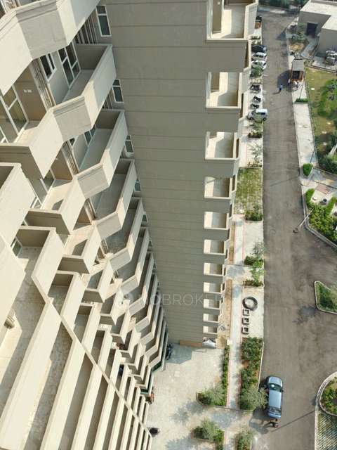 2 BHK Flat In Pyramid Elite For Sale  In Sector 86