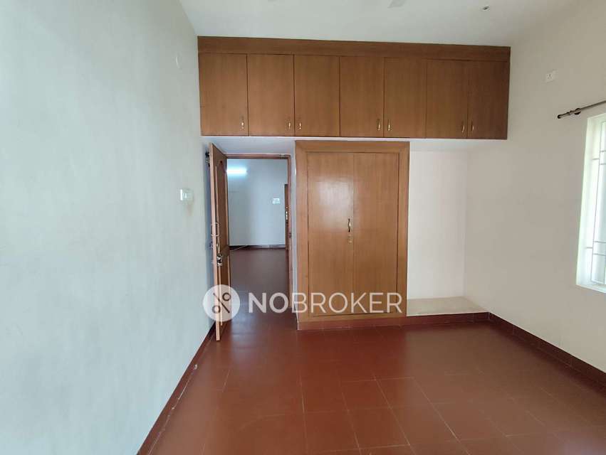 1 BHK Flat In Lr Avenue for Rent  In Medavakkam(fully Furniture)(only 2 Members Preference  Hus And Wife)