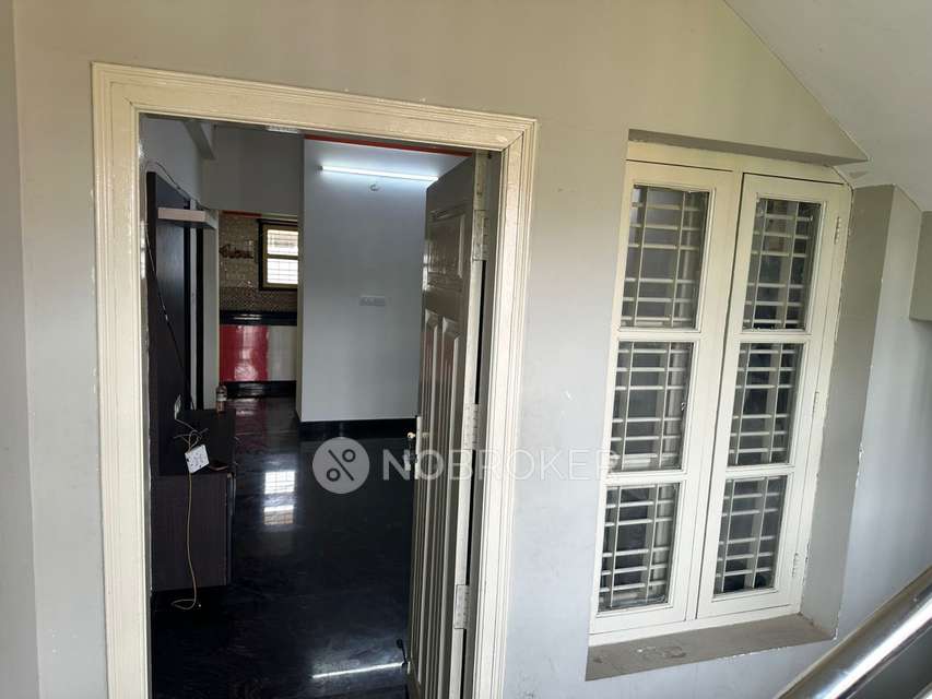 2 BHK Flat In Sb for Rent  In Indiranagar
