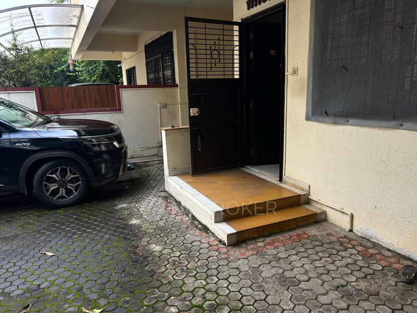 4 BHK Flat For Sale  In Shahu Colony Lane No. 11