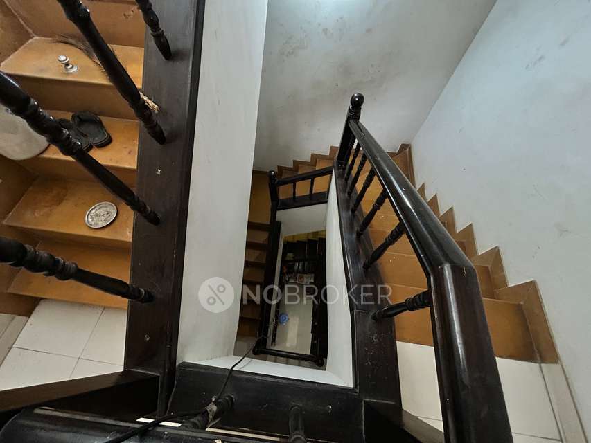 4 BHK Flat For Sale  In Shahu Colony Lane No. 11