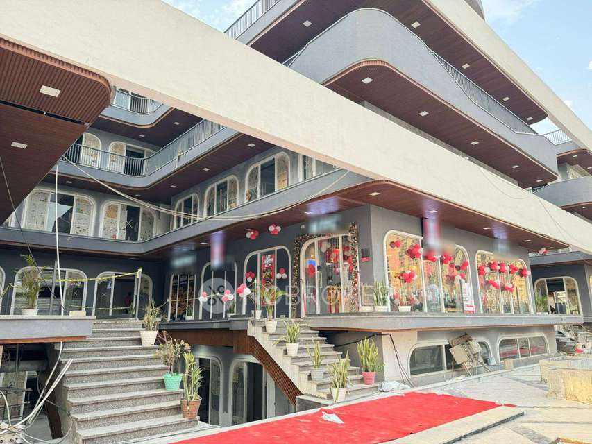 Shop in Sidharth Vihar, Ghaziabad for sale 