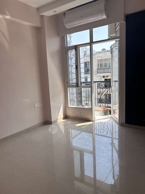 2 BHK Flat In Prateek Wisteria For Sale  In Sector 77, Noida, Uttar Pradesh, India