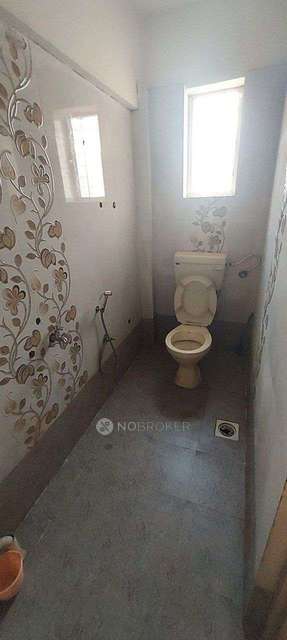 Shared Room for Female In 1 BHK  In Gokhalenagar