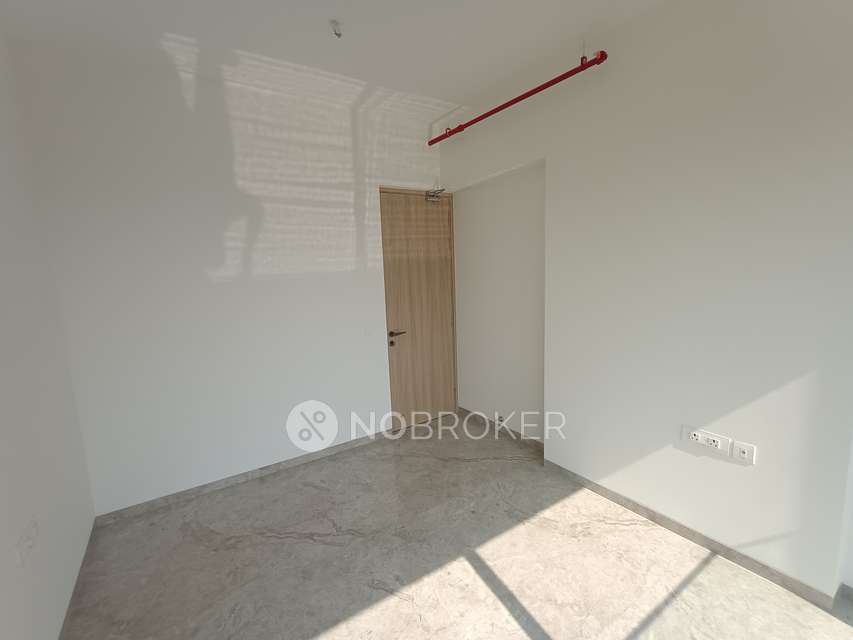 2 BHK Flat In Viceroy Savana For Sale  In Kandivali East