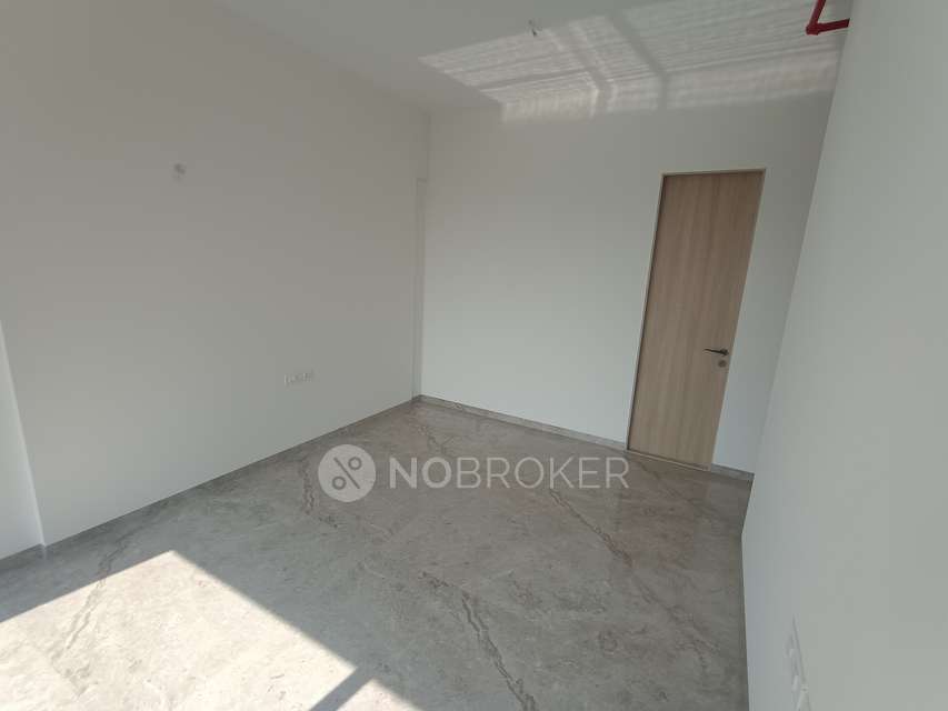 2 BHK Flat In Viceroy Savana For Sale  In Kandivali East