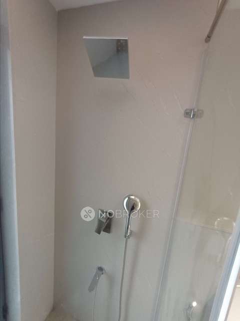 2 BHK Flat In Viceroy Savana For Sale  In Kandivali East