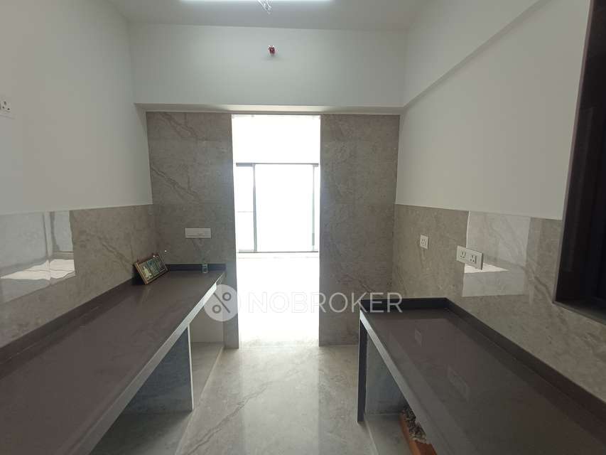 2 BHK Flat In Viceroy Savana For Sale  In Kandivali East