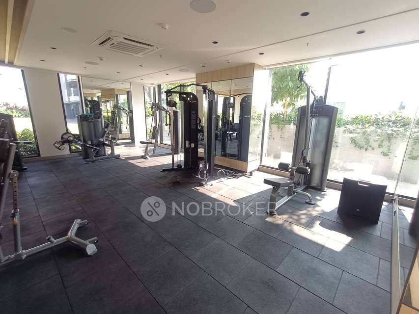 2 BHK Flat In Viceroy Savana For Sale  In Kandivali East