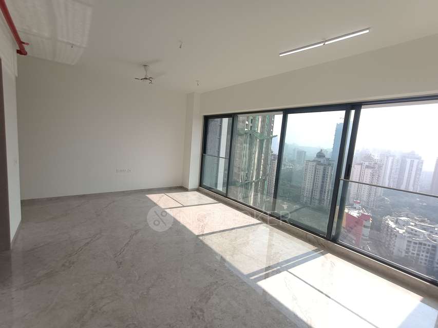 2 BHK Flat In Viceroy Savana For Sale  In Kandivali East