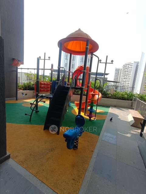 2 BHK Flat In Viceroy Savana For Sale  In Kandivali East