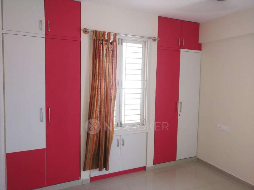2 BHK Flat In Saroj Whitesands Apartment For Sale  In Devarbisanhalli Doddakannelli-kadabeesanahalli Road