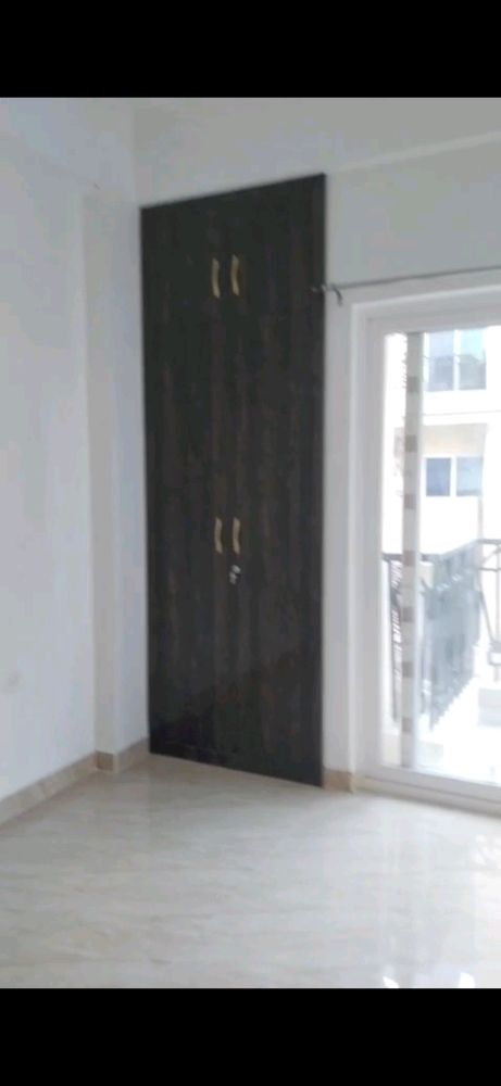 Gaurs 16th Parkview Independent Floors