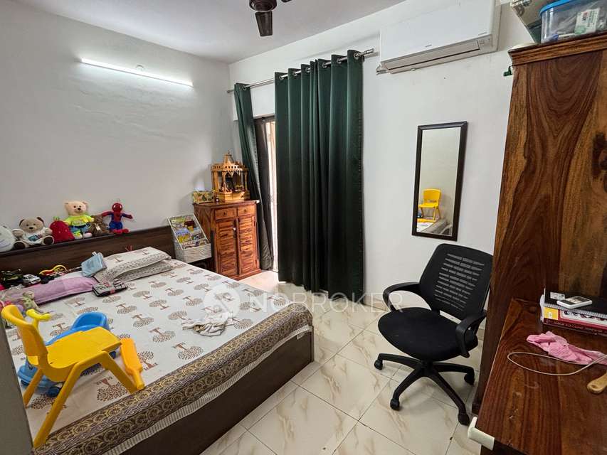 2 BHK Flat In Dda Flats For Sale  In Pitampura