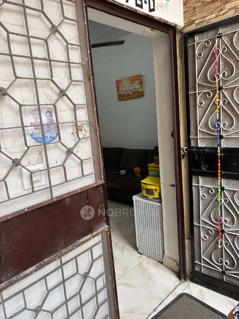 2 BHK Flat In Dda Flats For Sale  In Pitampura