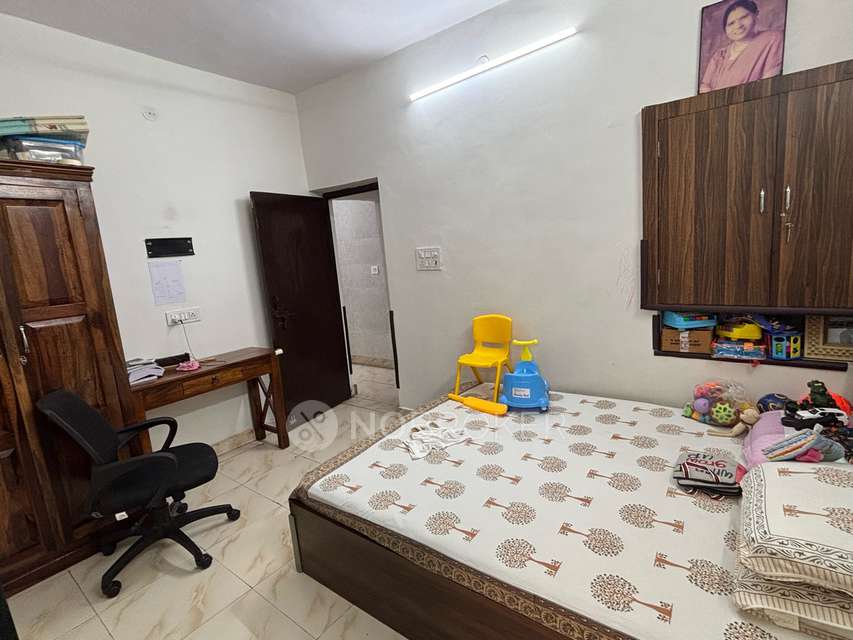2 BHK Flat In Dda Flats For Sale  In Pitampura