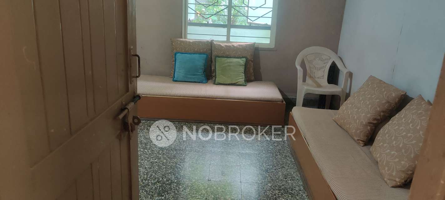 1 BHK Flat In Udyog Nagar S for Rent  In Krishna Building