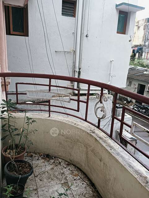 2 BHK Flat In Alapna Aparment For Sale  In Nungambakkam