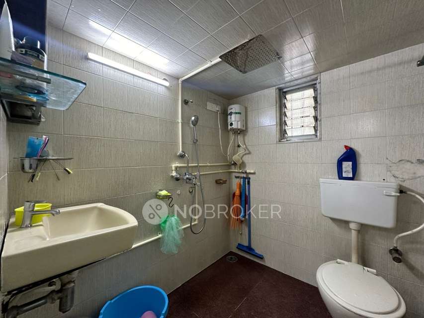2 BHK Flat In Prabhat Apartment Byculla For Sale  In Byculla