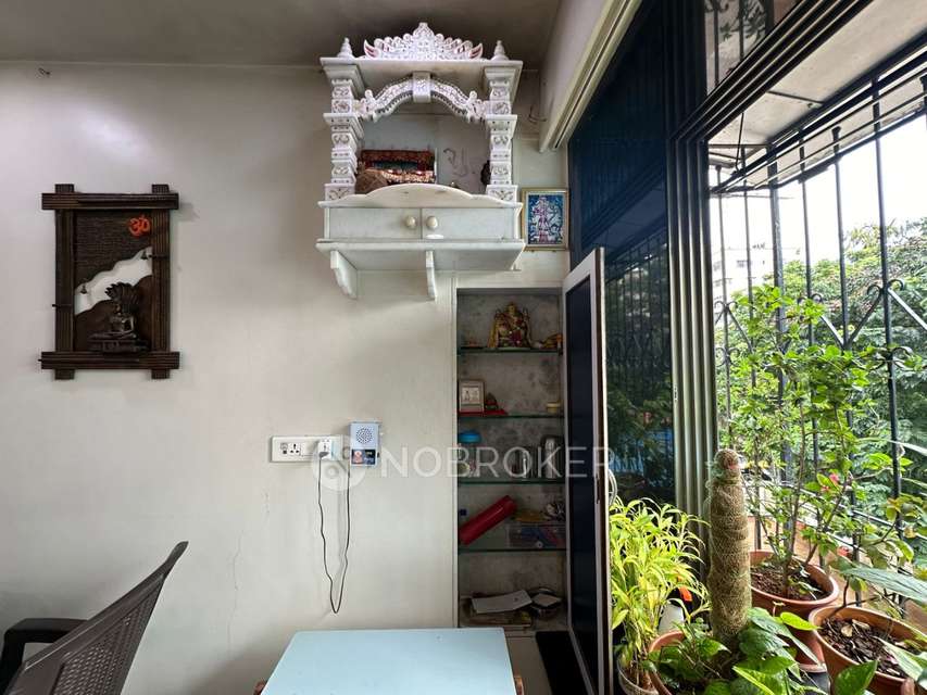 2 BHK Flat In Prabhat Apartment Byculla For Sale  In Byculla