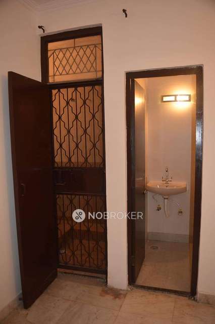 3 BHK Flat For Sale  In Govindpuri Extension