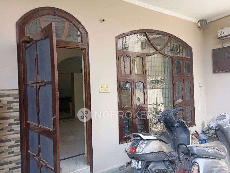 1 RK House for Rent  In Sector 13