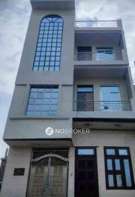 1 RK Flat In Standalone Building  for Rent  In Sector 63 A