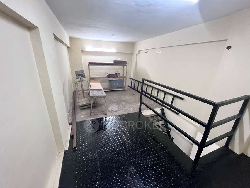 Shop in Shri Hari Mandir-kalawati Aai Mandir, Pune for Rent 