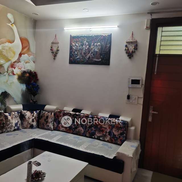 3 BHK Flat For Sale  In Laxmi Nagar