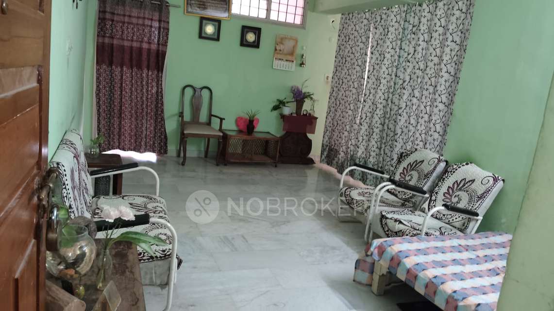 2 BHK Flat In Maheshwari Towers For Sale  In  Banjara Hills