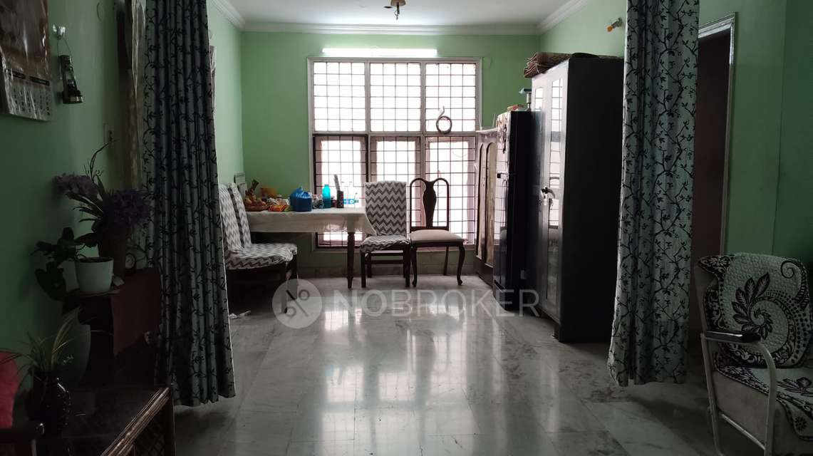 2 BHK Flat In Maheshwari Towers For Sale  In  Banjara Hills