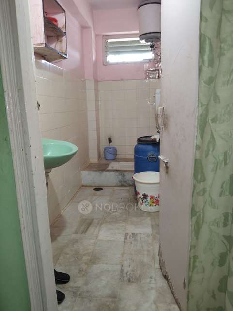 2 BHK Flat In Maheshwari Towers For Sale  In  Banjara Hills