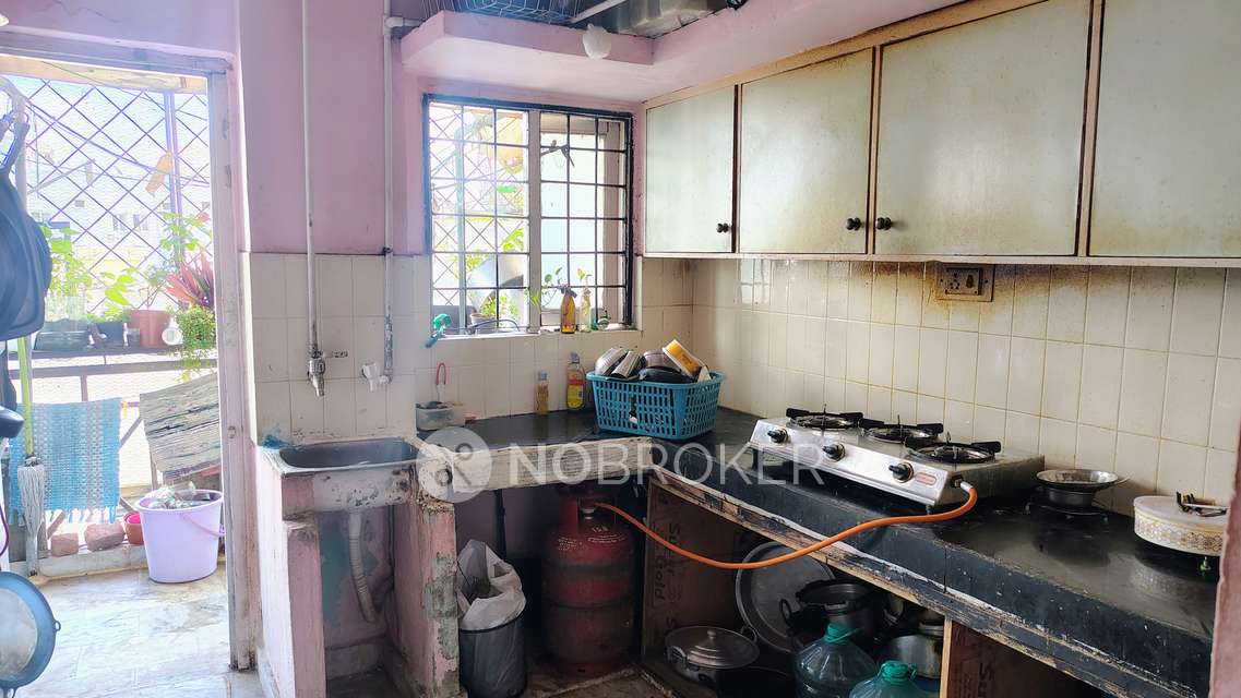 2 BHK Flat In Maheshwari Towers For Sale  In  Banjara Hills